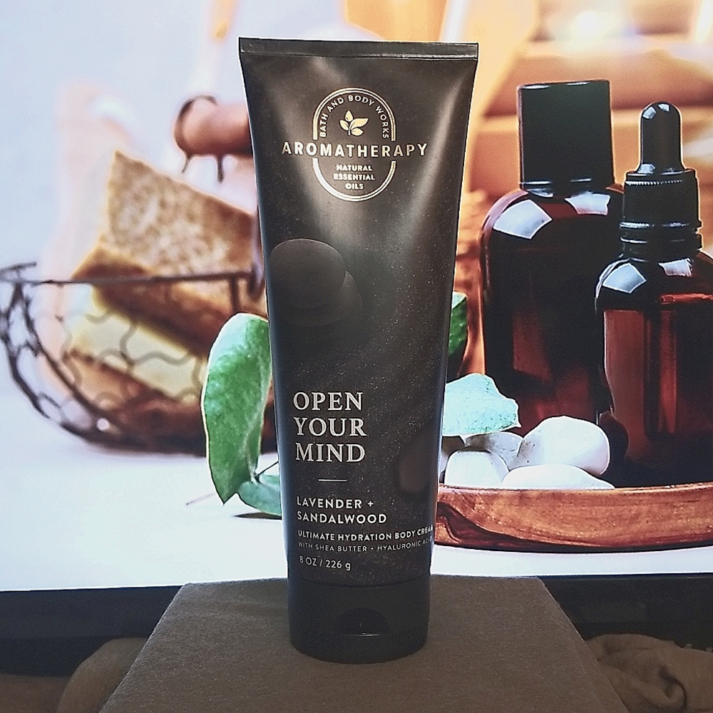 Bath & Body Works Aromatherapy Open Your Mind Lavender and Sandalwood Body Cream